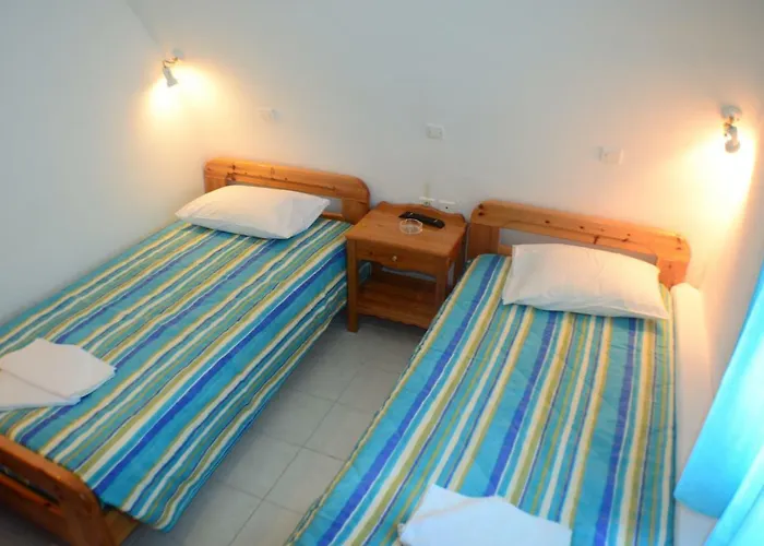 Flora * Perissa (Santorini)