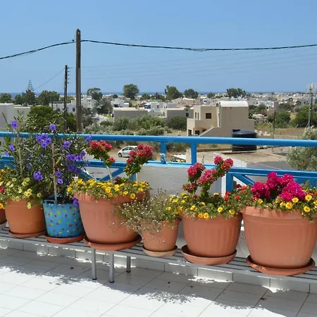 Lägenhetshotell Flora Perissa (Santorini)