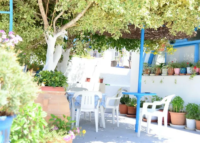 Flora Perissa (Santorini)